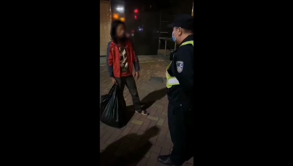 流浪12年的廖某在佛山警方帮助下，和赣州的亲人团圆。佛山日报记者唐格桢剪辑