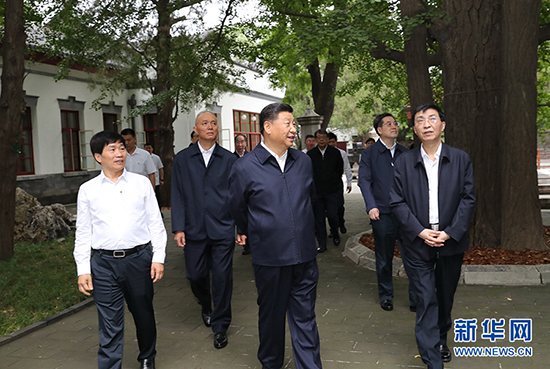 9月12日,中共中央总书记、国家主席、中央军委主席习近平视察中共中央北京香山革命纪念地。这是习近平瞻仰双清别墅。 新华社记者 鞠鹏 摄 9月12日,中共中央总书记、国家主席、中央军委主席习近平视察中共中央北京香山革命纪念地。这是习近平瞻仰双清别墅。 新华社记者 鞠鹏 摄