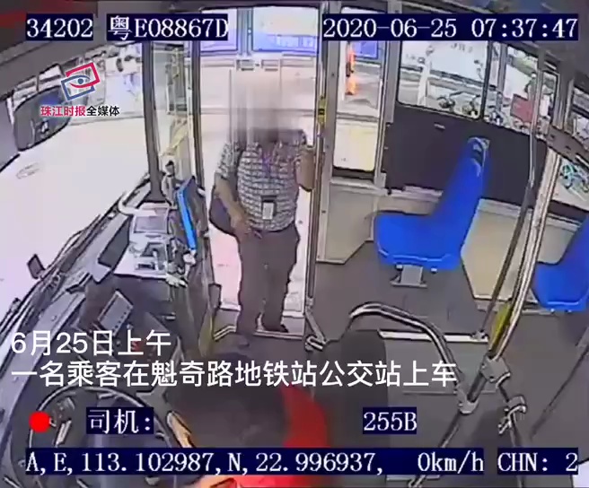 【好人好事】乘客突发脑梗难以动弹 司机联手送医救治