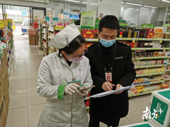 南海区市场监管局通过区、镇两级合力,对区内1637家零售药店进行巡查。受访者供图 南海区市场监管局通过区、镇两级合力,对区内1637家零售药店进行巡查。受访者供图