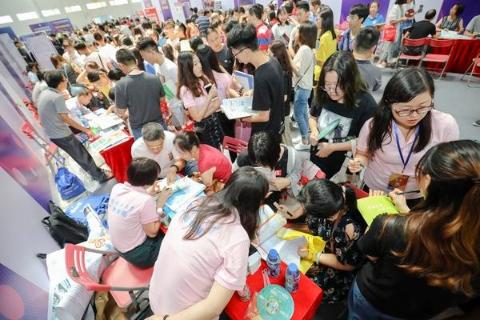 2019佛山高考志愿填报大型咨询会现场火爆。