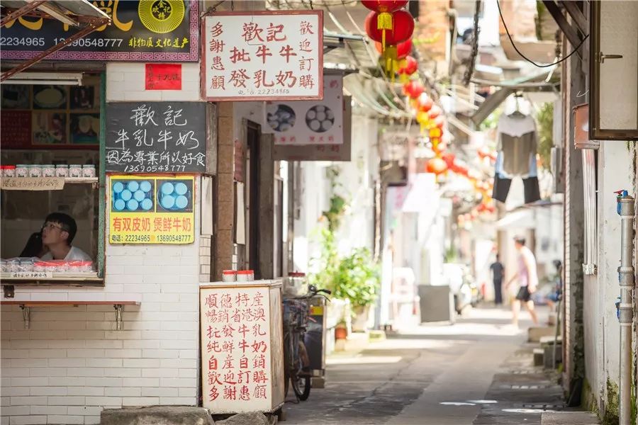 2019年7月5日,金榜牛乳街内,牛乳店铺林立。珠江商报记者林安迪摄 (2).jpg