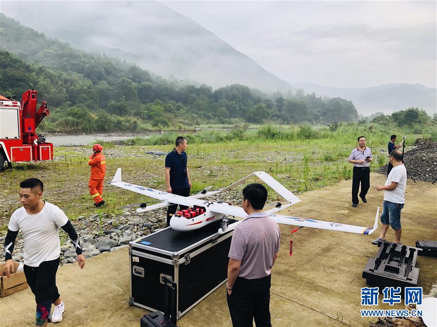 (新华网)江西靖安:285名“驴友”突遇山洪 已致3人死亡23人失联