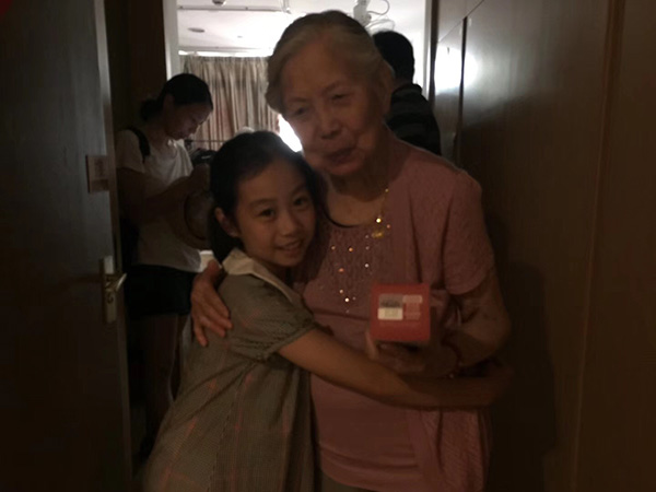 李嘉诚偶遇孩子捐款200万被孩子们这样花掉了