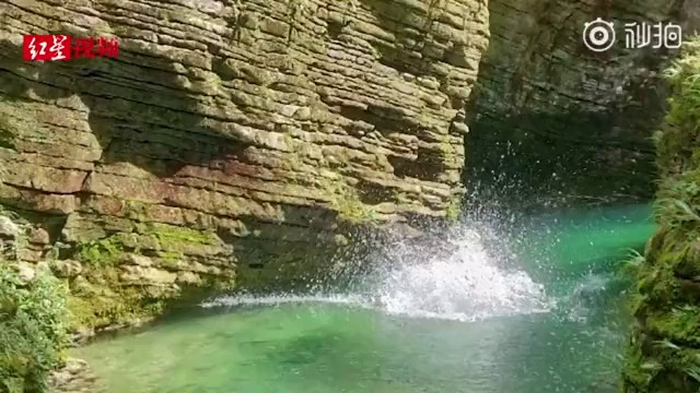 湖北鹤峰县躲避峡突发山洪致7人死亡，10余人被困。