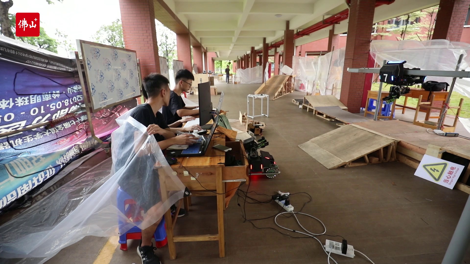 工科生的“王者荣耀” 佛科院机器人战队展露锋芒