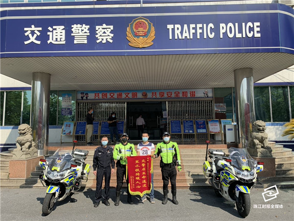0d82b7e2eb454b69a75d9b6bdde68083.jpg
