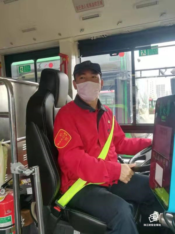 10d68cc18a5149fea09e4dfb117465cc.jpg