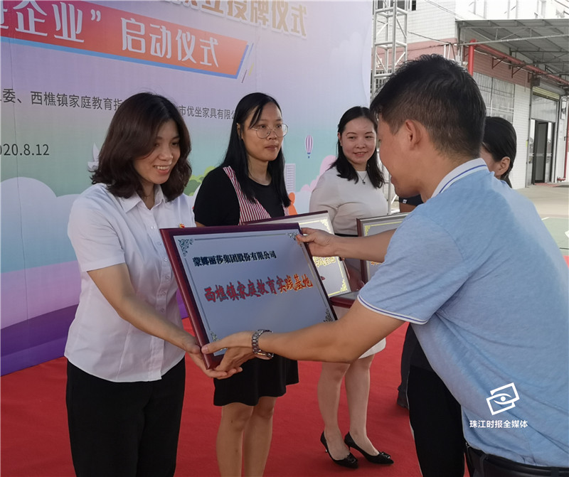 ecac3b662e6245bba87095ea8b97efde.jpg