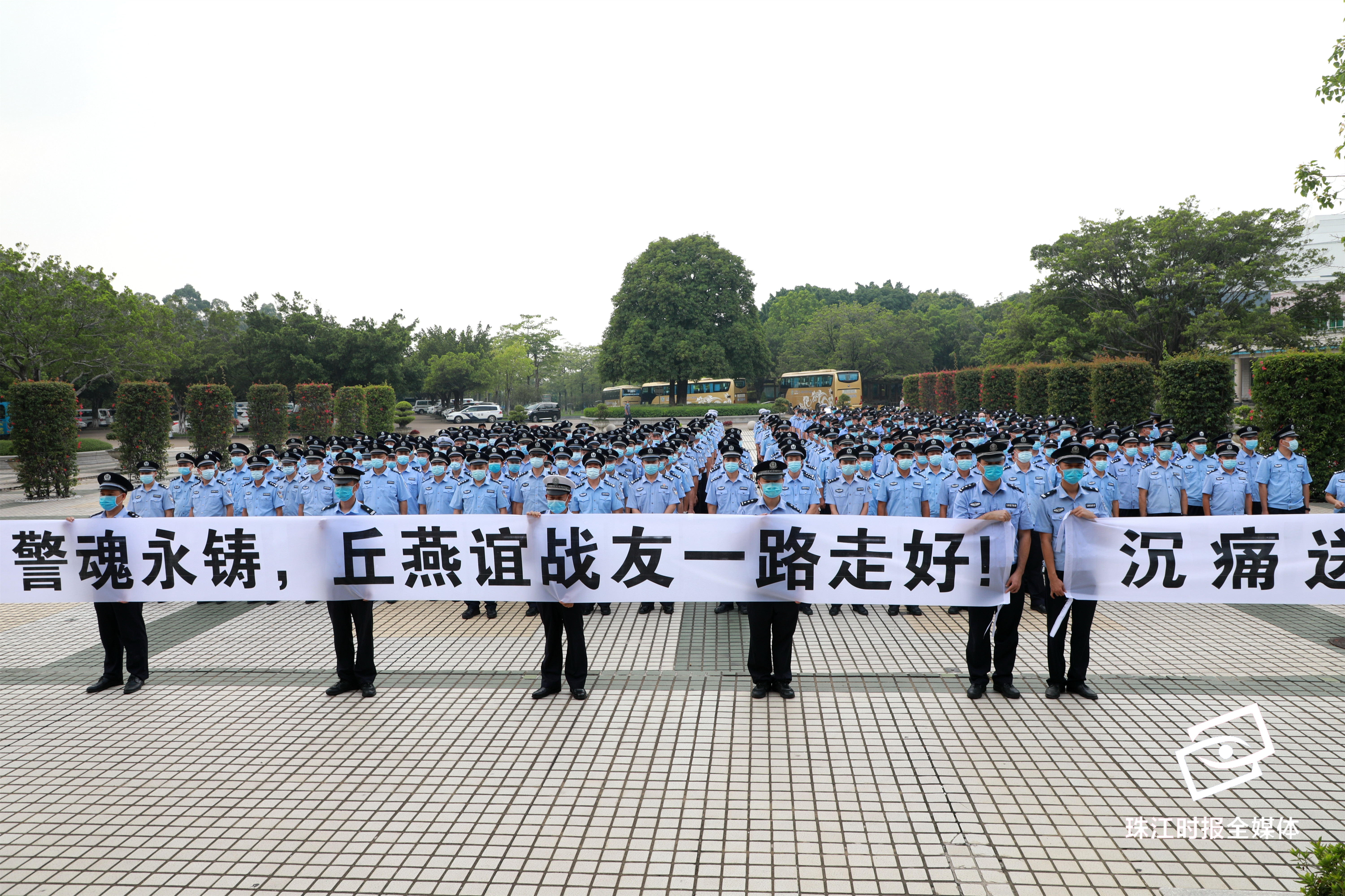 edacad5effca4bb3b7041cbab4dd17c3.jpg