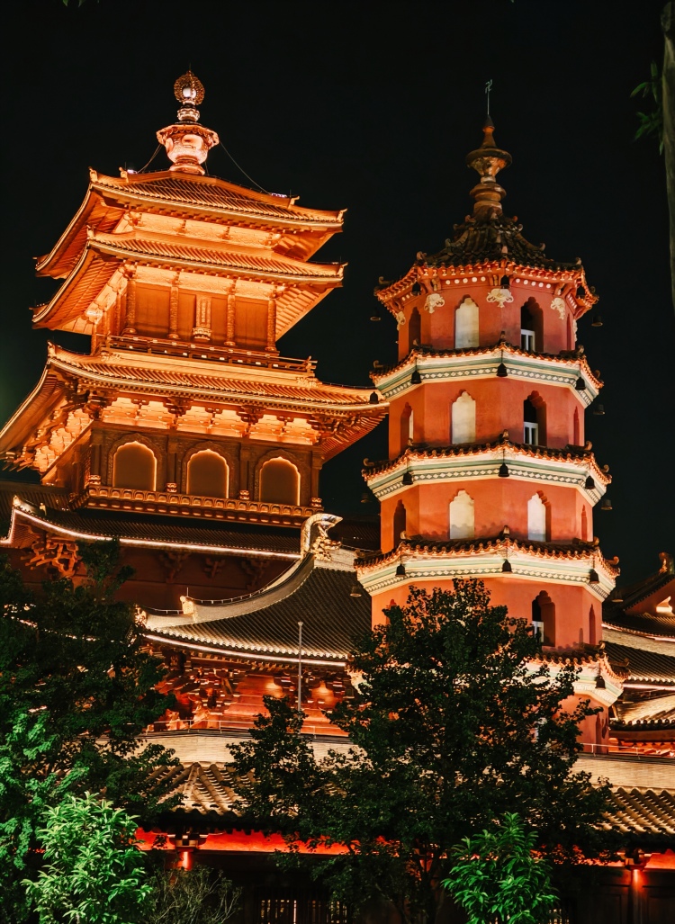 翻新后的仁寿寺,亮灯也震感