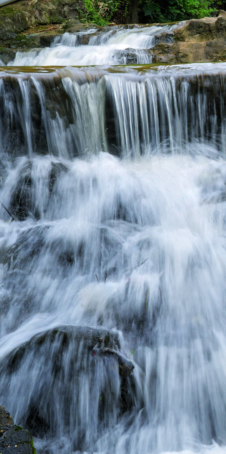 水帘飞瀑近景。 水帘飞瀑近景。