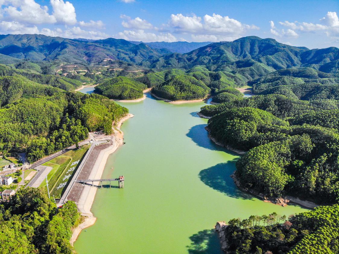 2022-10-02西坑水库将为远航酒业绿色生态酿酒基地积蓄优质水源。佛山日报记者洪海摄。。.jpg