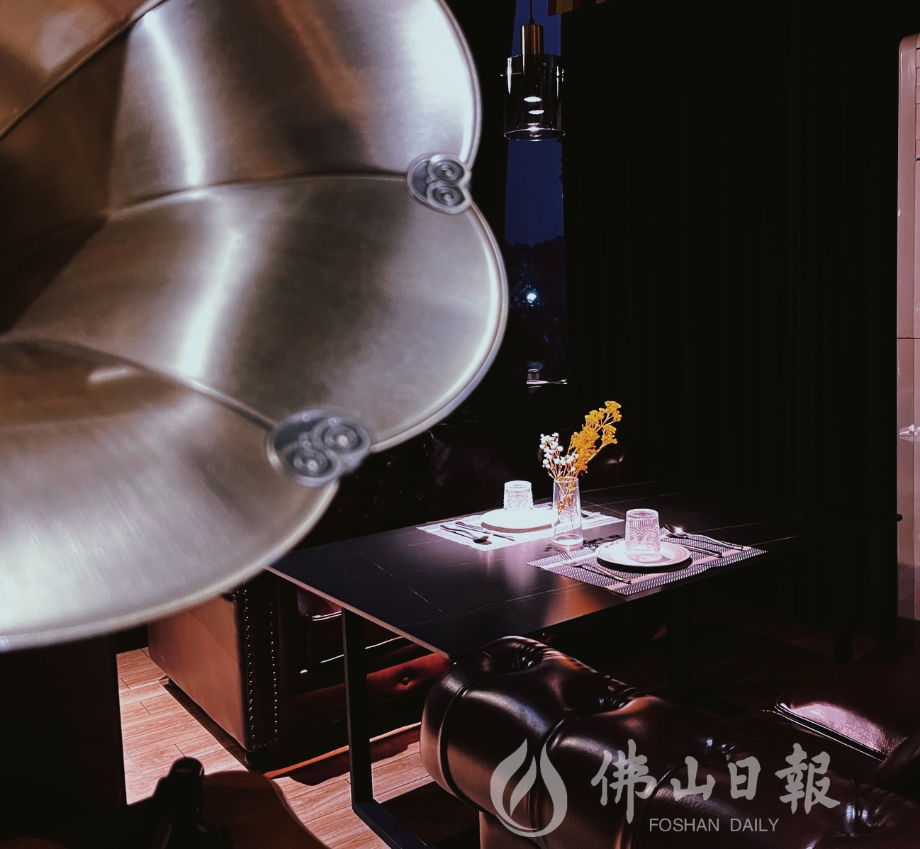 幕后玩家二楼西餐厅布置富有复古元素。（受(4570750)-20230327195939.jpg