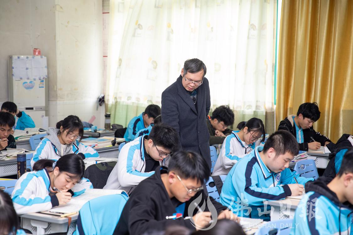 高明一中高三学子在积极备考。佛山日报记者洪海摄。.jpg
