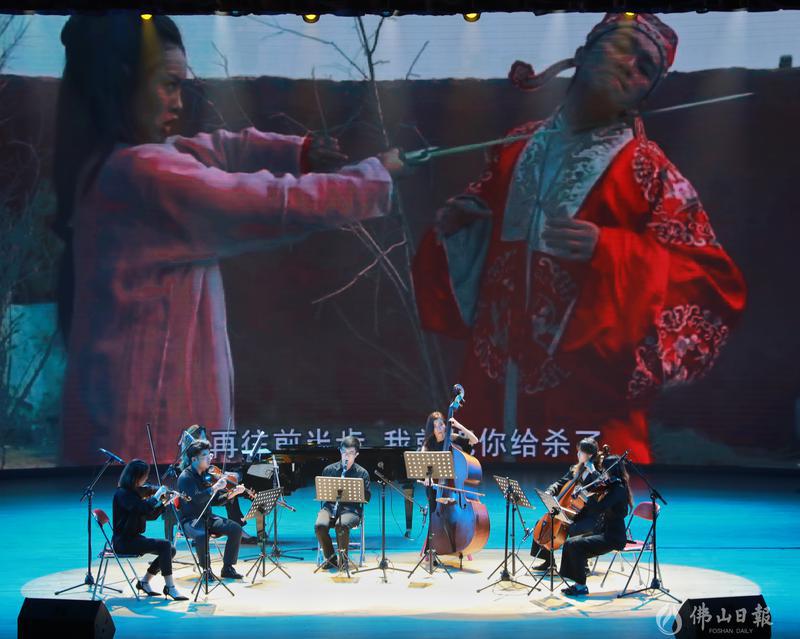 8月14日晚,“一生所爱”电影视听音乐会在禅城区金马剧院上演。/佛山日报记者周春摄