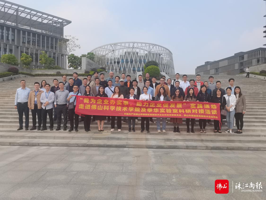 走进季华1.jpg