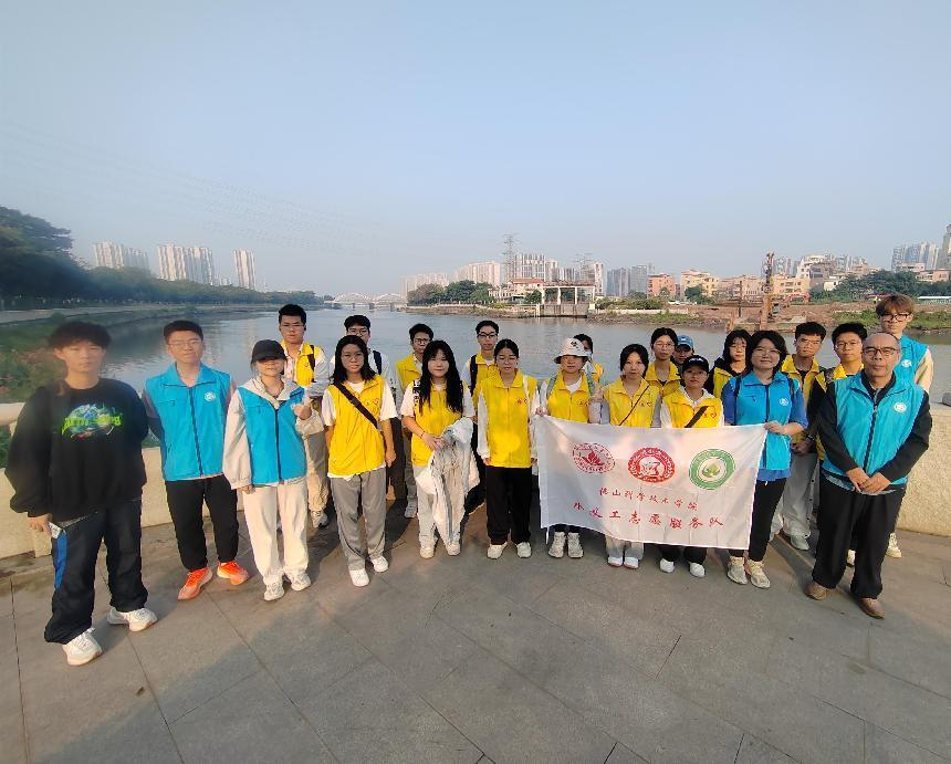 11月25日,佛山科学技术学院水义工志愿服务队开展千灯湖水系巡查调研活动。.png