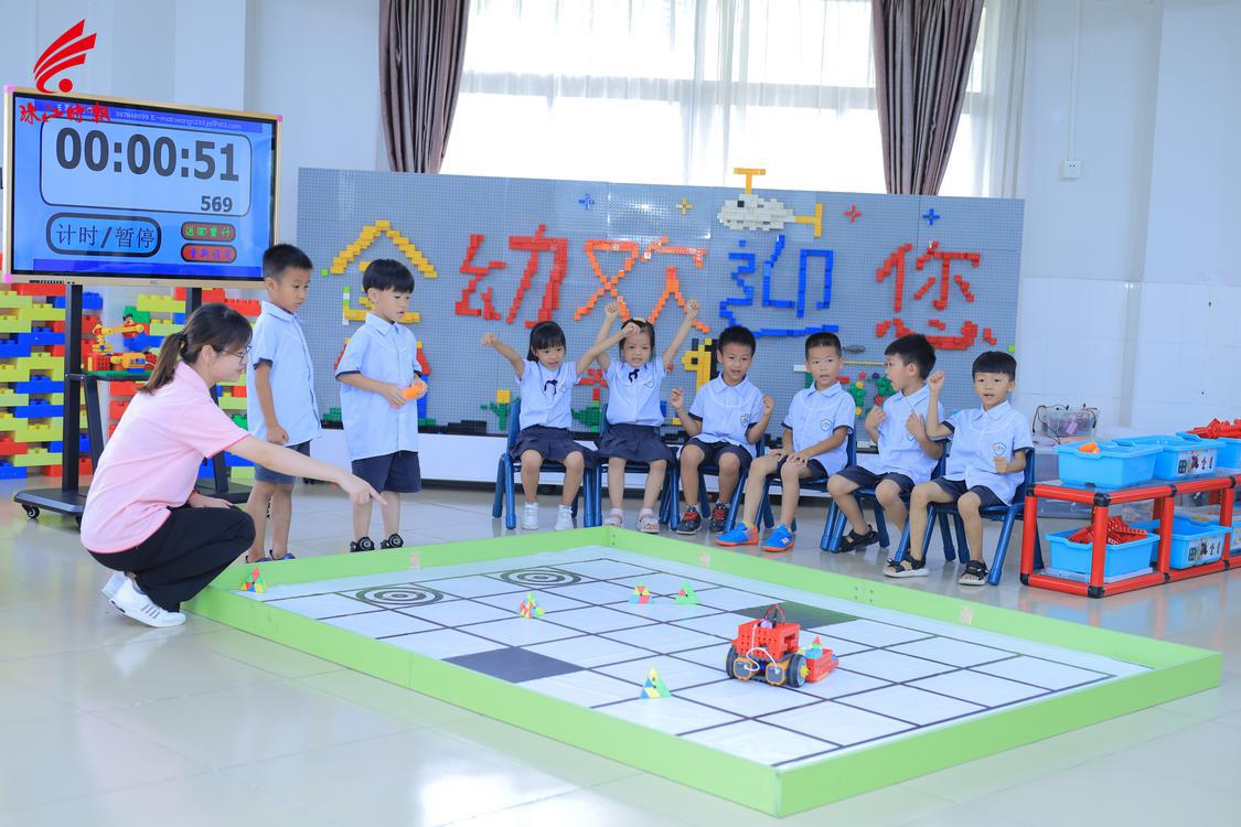 丹灶大力开展幼儿园科技创客教育。.jpg