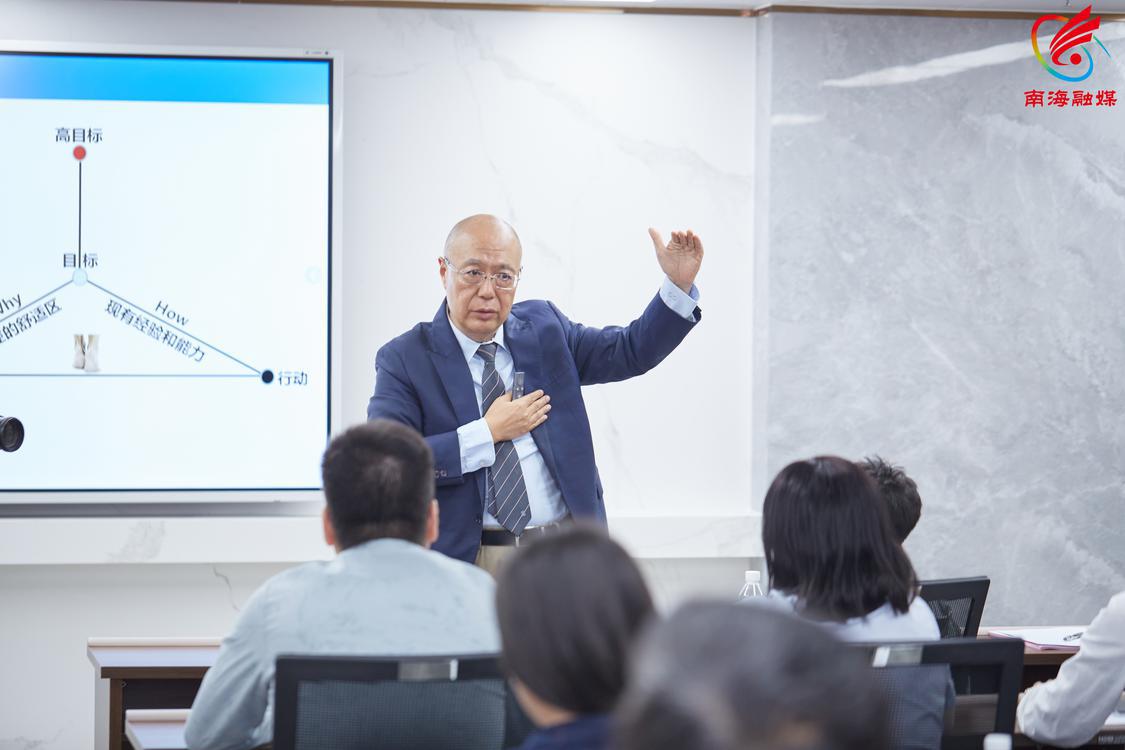 宗老师授课中.jpg