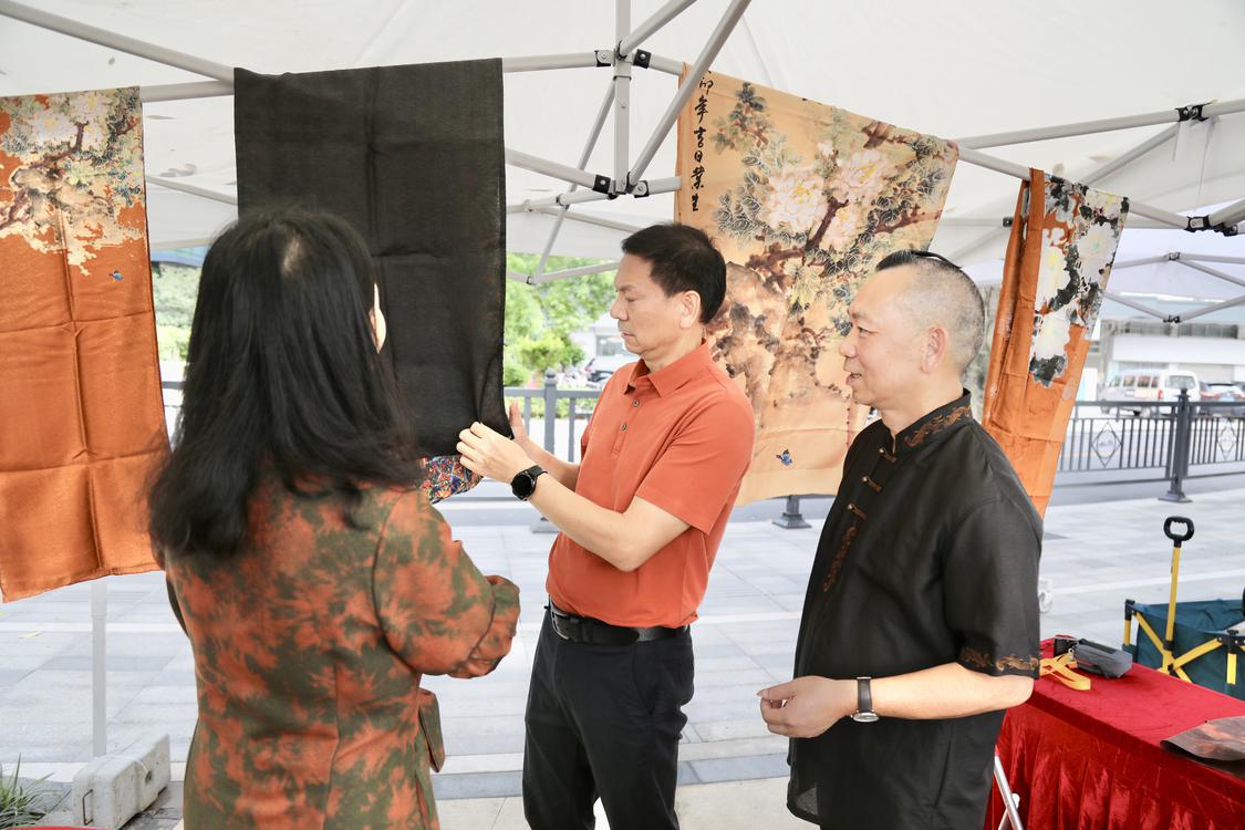 南海香云纱展示.jpg