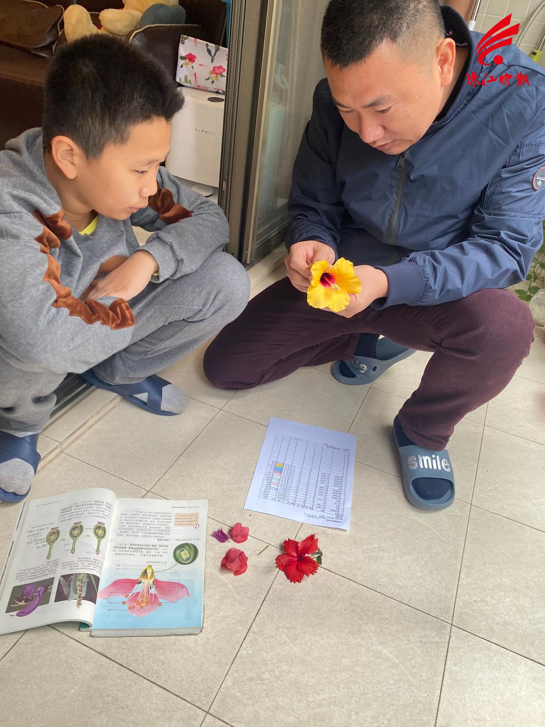 一起研究花卉知识.jpg