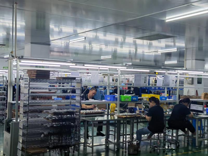 广东洛梵狄科技有限公司的装配车间，四条智能锁装配线每天产量约合5000-6000台。企业供图.jpg