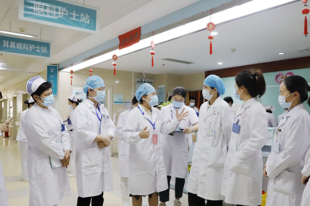 专家团队到惠州市第三人民医院进行全方位评审。 专家团队到惠州市第三人民医院进行全方位评审。