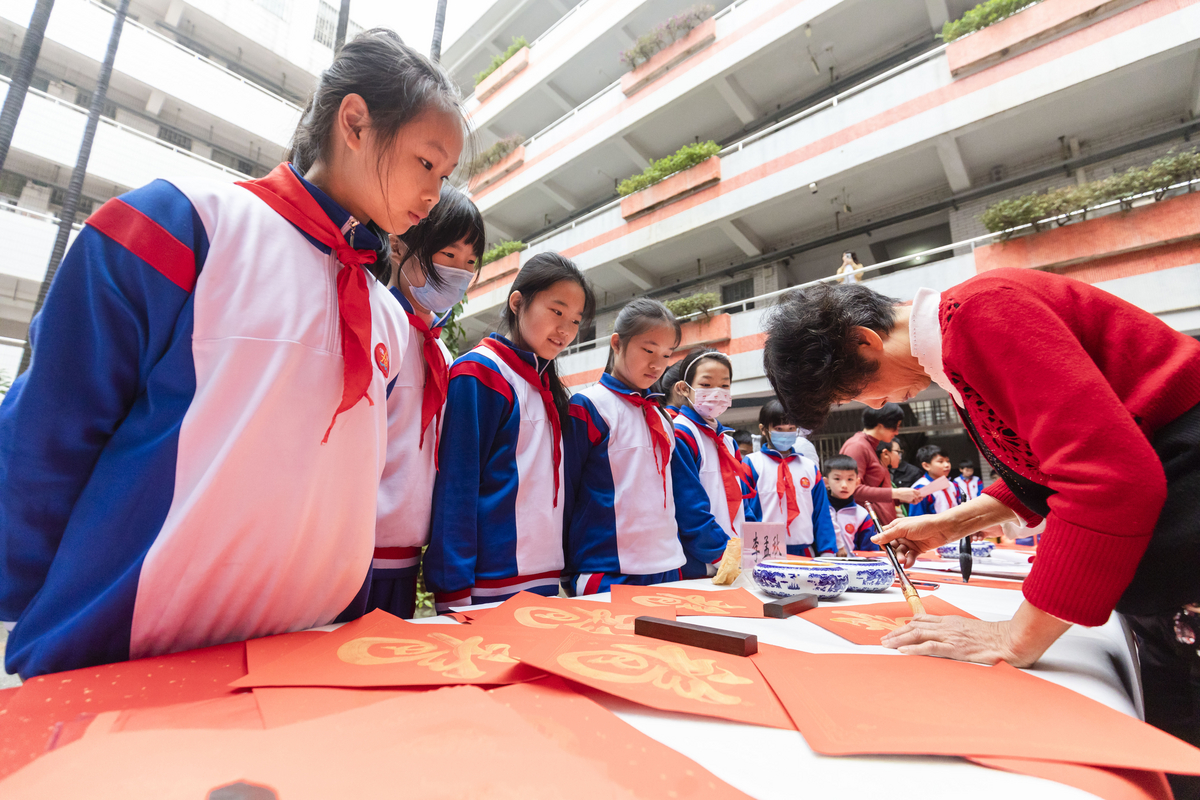 佛山日报记者王伟楠摄佛山市第九小学校长罗秋霞表示,师生应当椎浇