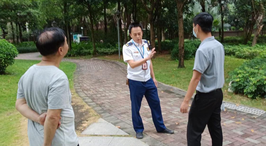 三水区消防救援大队监督执法人员在奥林匹克花园开展消防安全检查 通讯员供图.png