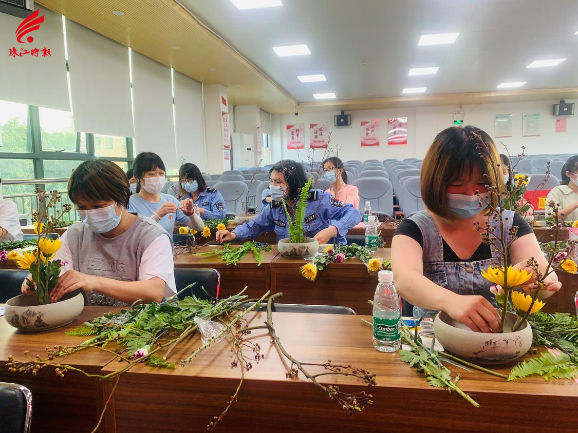 石碣社区开展中式插花培训活动.jpg