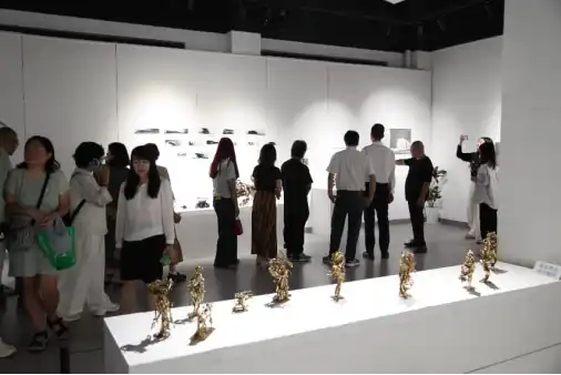 郑义胜雕塑水墨作品展在佛山石湾开展！走进雕塑与水墨间的对话