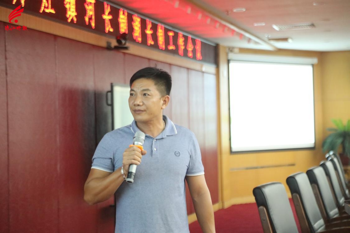 上安社区村级河长麦锐辉现场述职。.JPG