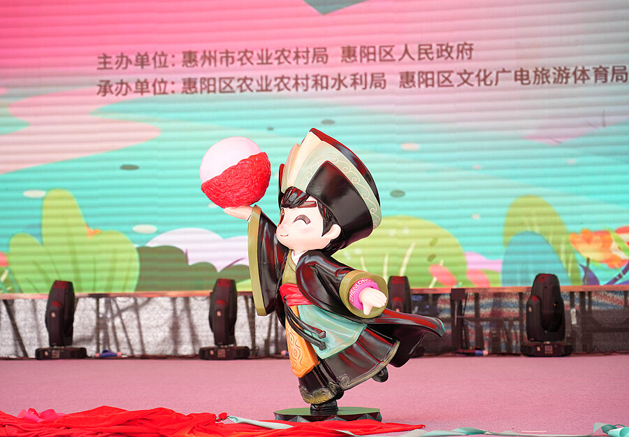 发布全新文化IP“镇隆荔枝少年”。 发布全新文化IP“镇隆荔枝少年”。