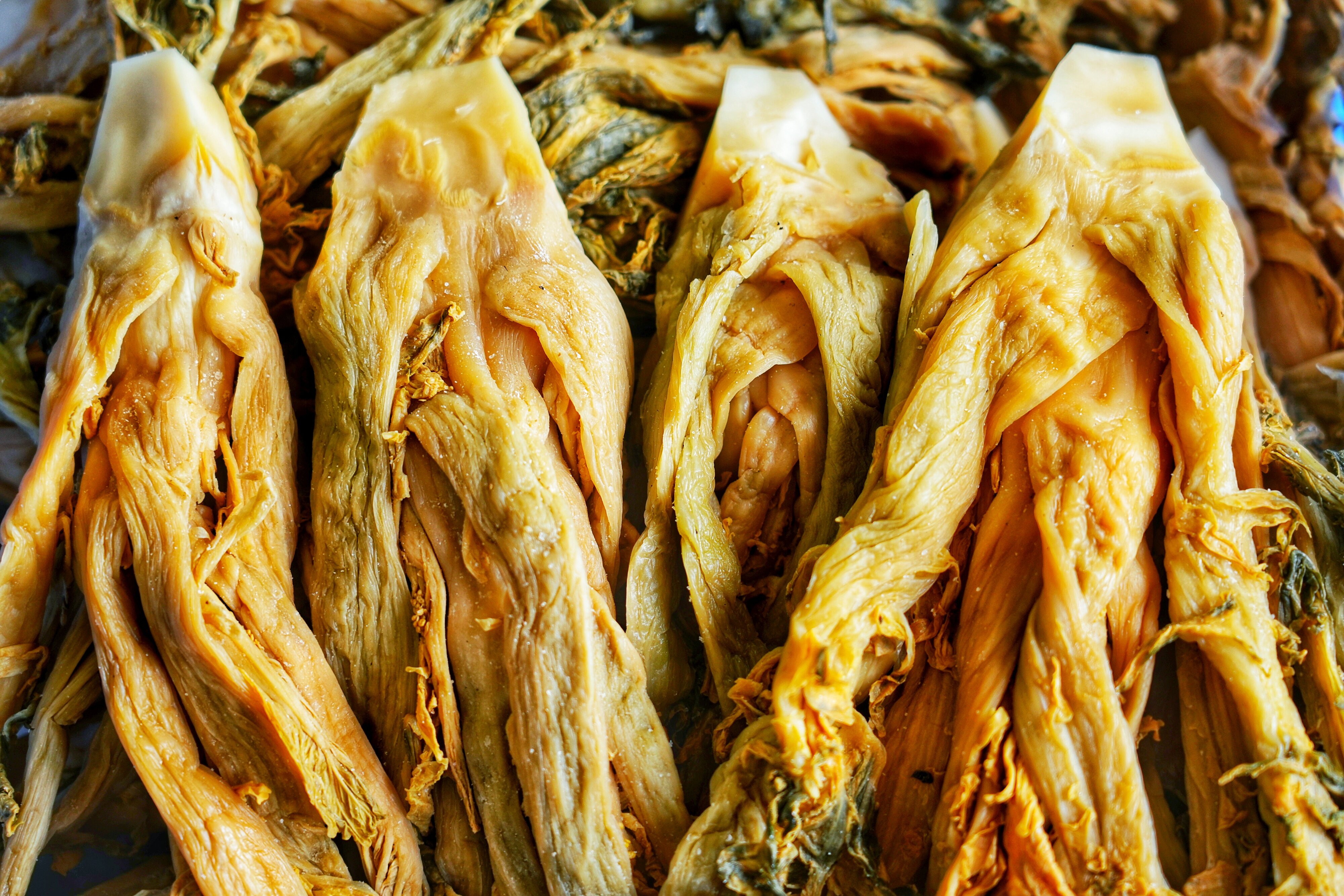 金黄色的梅菜。 金黄色的梅菜。