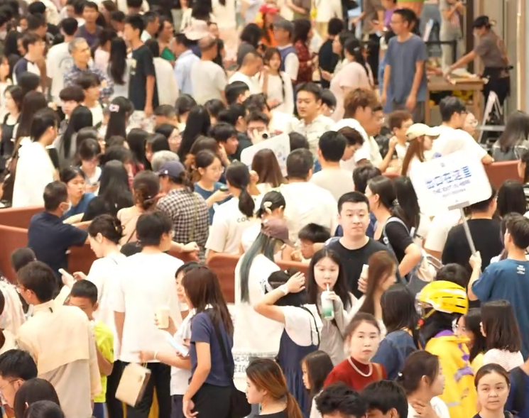 视频｜佛山万象天地持续火爆！金粒门等烘焙店大排长龙