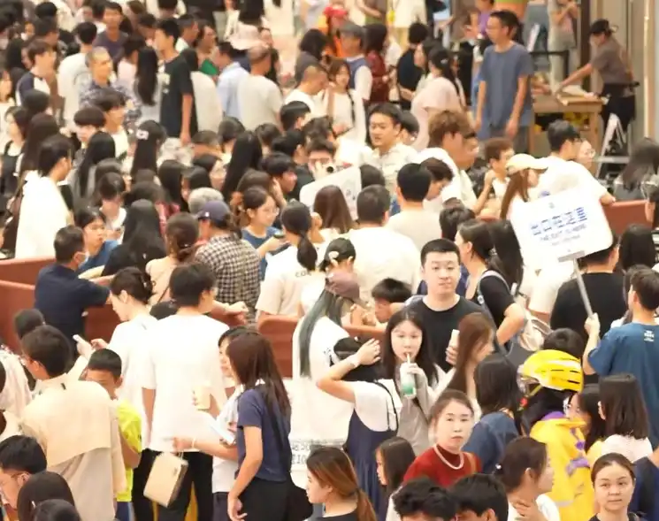 视频|佛山万象天地持续火爆!金粒门等烘焙店大排长龙