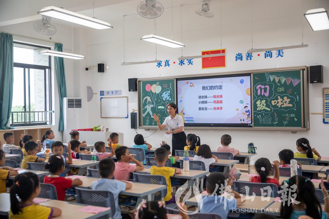 佛山华英(高明)学校,老师与一年级新生互(5890121)-20230828170856.jpg