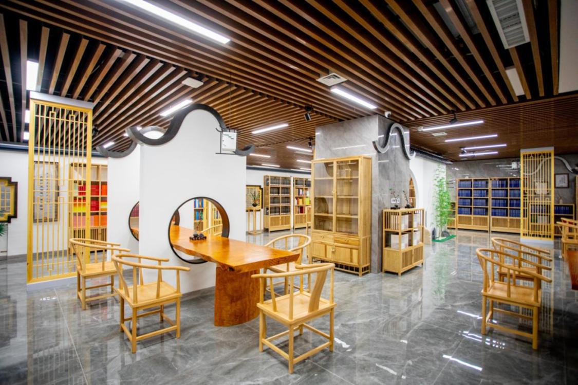 高明区档案馆工会委员会“职工书屋”于2022年投入使用,面积约250平方米,设藏书区、阅读区、电子阅览区、服务区等功能分区。工会供图.png