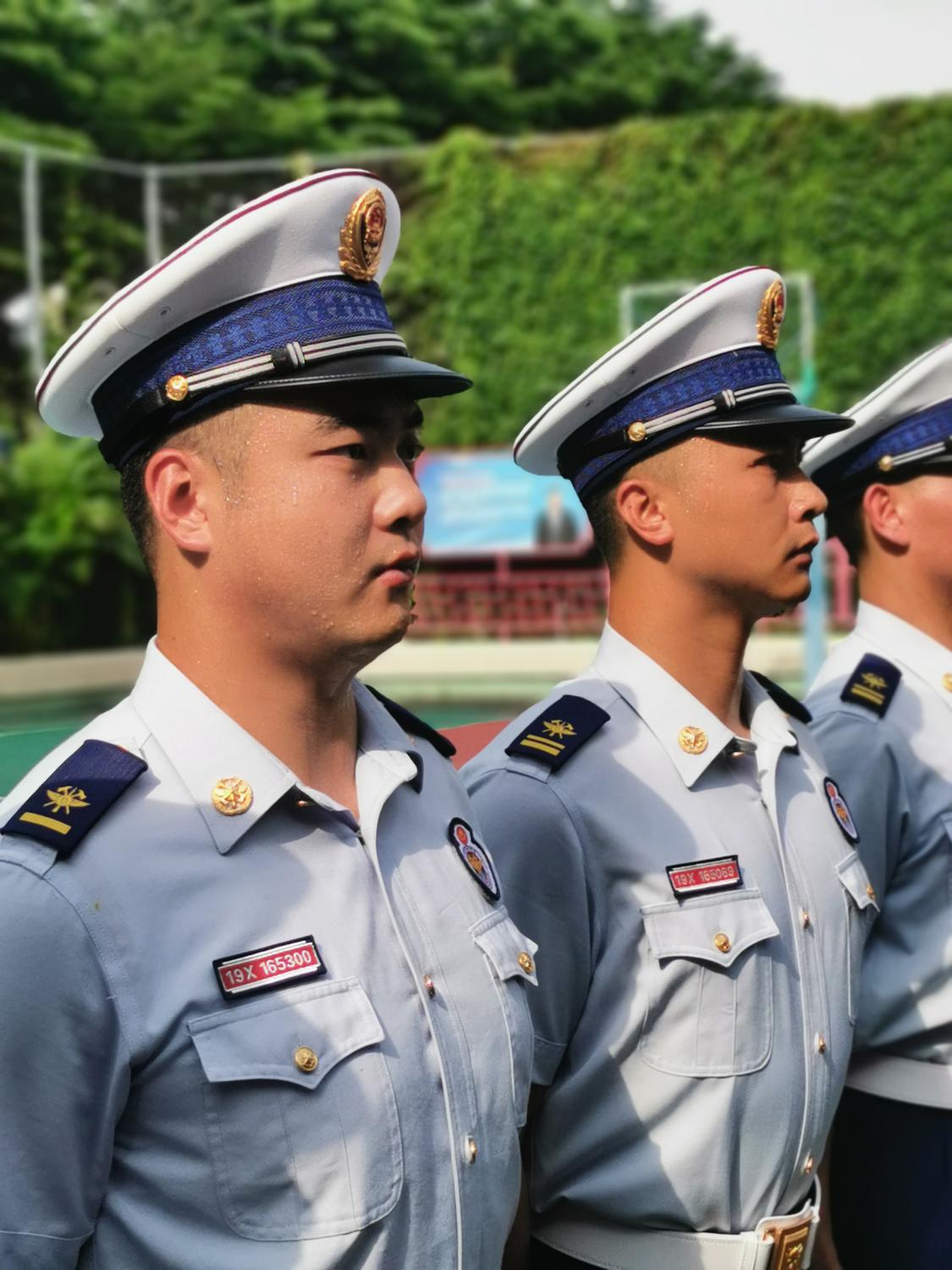 周宇轩(左一)参加正规化示范单位标兵集训。受访者供图.jpg