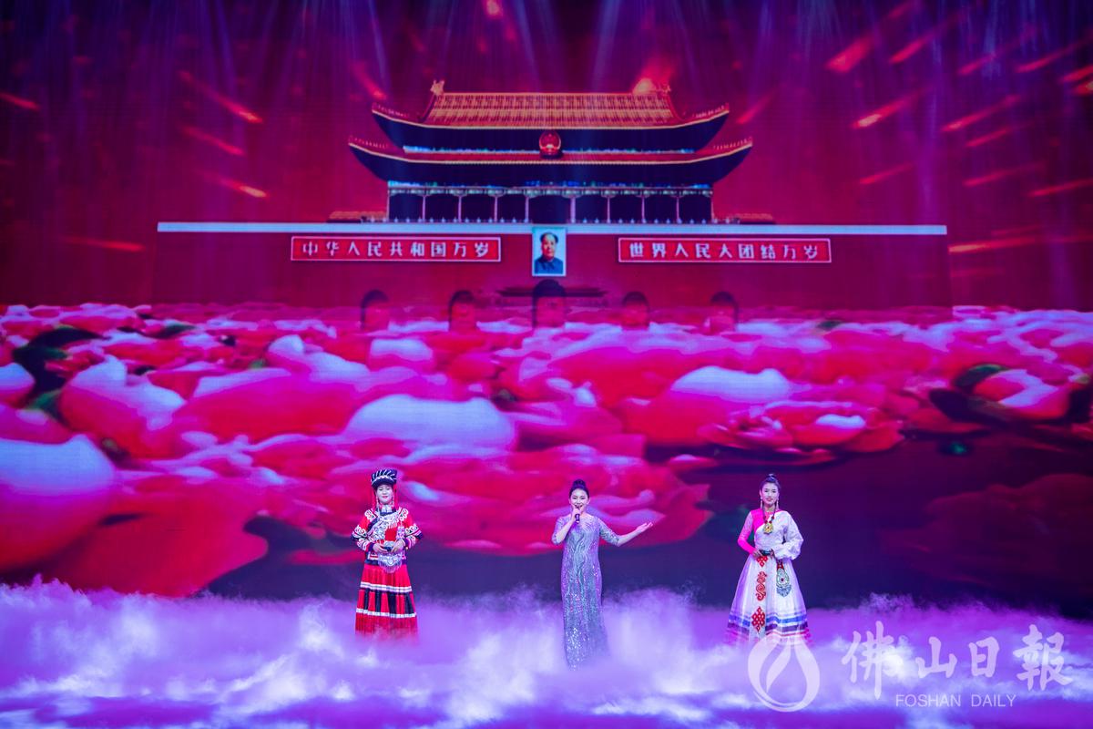 精彩的文艺节目。佛山日报记者周春摄