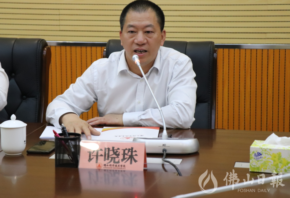 在欢送会上,佛科院党委副书记,纪委书记许晓珠结合自身三年在墨脱的