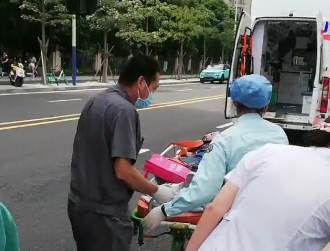 20230824南海公交车长这一抱:真帅! (2).png