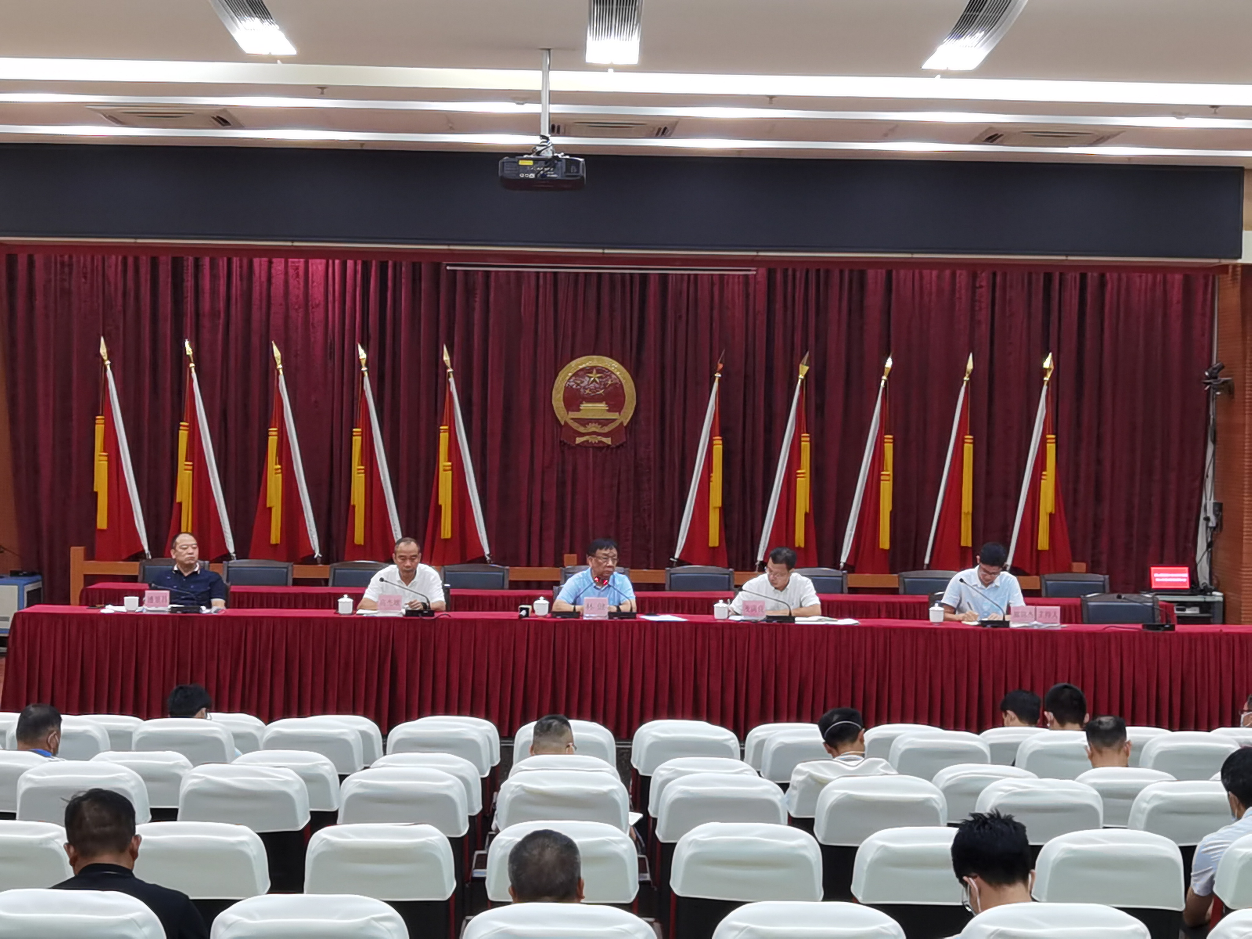 狮山镇召集各部门各村居,对环境综合治理进行再动员再部署。珠江时报全媒体记者孙茜摄