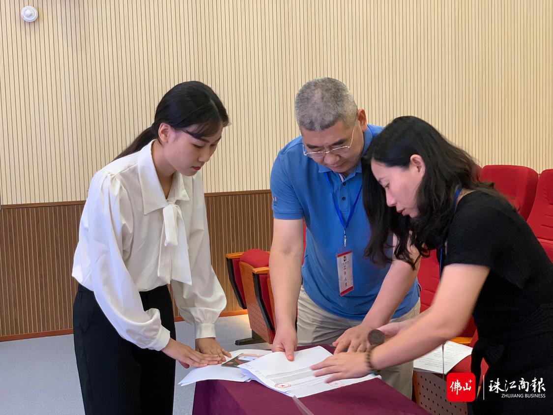 打印好的“摇号码”数据表由学校盖章后交区公证处封存。.jpg