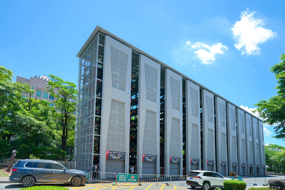 市第一人民医院智慧停车场。 市第一人民医院智慧停车场。