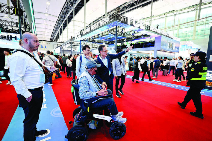 广交会人气旺。 广交会人气旺。