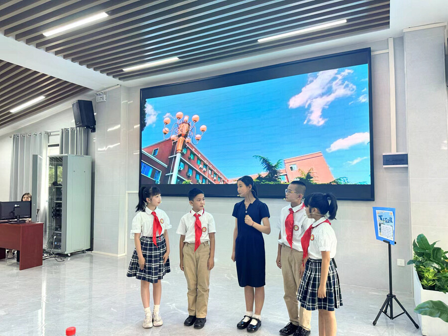 5月11日,“干在一线 讲在一线”“百千万工程在惠州”惠城宣讲活动在横沥墨园村举行,小小宣讲员们描绘了鹿颈村未来的美好蓝图,传递了乡村振兴和教育发展的正能量。 5月11日,“干在一线 讲在一线”“百千万工程在惠州”惠城宣讲活动在横沥墨园村举行,小小宣讲员们描绘了鹿颈村未来的美好蓝图,传递了乡村振兴和教育发展的正能量。