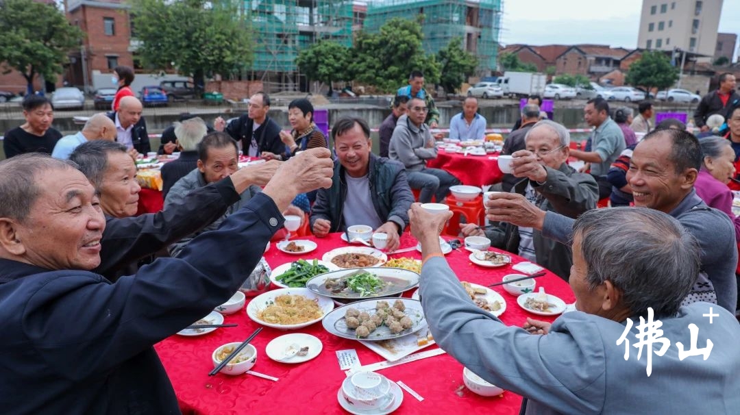 (丰富活跃文化生活系列活动);单位名称:佛山市三水区芦苞镇四联村新时代文明实践站;时间:10月22日;活动主题:“孝善三水情,醉是芦花美”2023芦孝善文化节暨四联首届重阳节千叟宴活动4.jpg