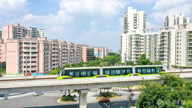 2021年8月17日,南海新交通列车在康怡公园站试运行。佛山日报影友霍伟权摄